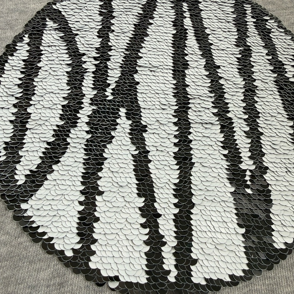 DKNY Printed Logo Crewneck Sweatshirt in grey with a sequined logo Size XS - Picture 5 of 12
